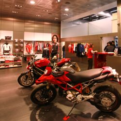 Equipamiento para Oficinas comerciales – Ducati – Rey equipamientos