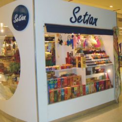 Unicenter Shopping – Góndolas para fragancias y sabores – Arq. Andrea Gobbi