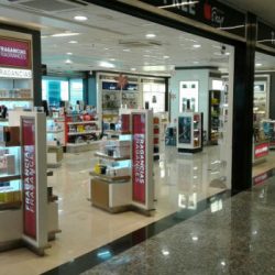 Arquitectura comercial de alta gama – Duty Free Shop Aeropuerto de Córdoba – Estudio Birka