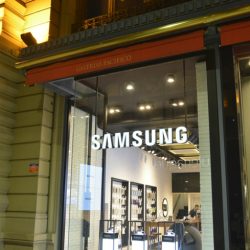 Diseño de locales de tecnología – SAMSUNG – Galerías Pacífico – Estudio Moeba