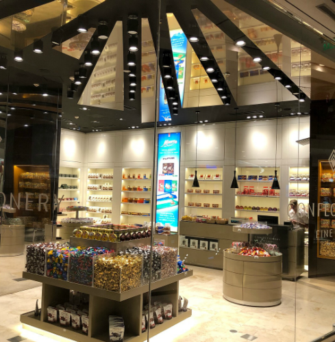Diseño de locales comerciales en Shoppings – DOT – Confectionery Fine Foods- Ariaudo & Asoc
