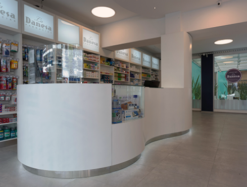 Diseño de locales comerciales para farmacias – La Danesa- Arq. Angélica Campi
