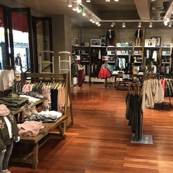 Diseño de locales comerciales en Shoppings Abasto – Cheeky- RMB Design Solutions