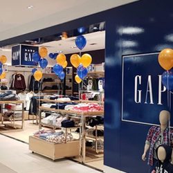 Diseño de locales comerciales en Aeroparque- Tiendas GAP- Ariaudo & Asoc.