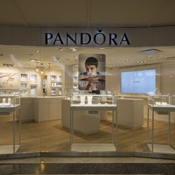 Diseño de locales comerciales en Patio Bullrich – Pandora – Miller Zell