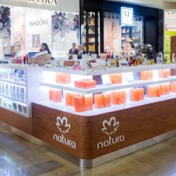 Diseño & construcción de góndolas para shopping – Unicenter – Natura – Somos Nemo
