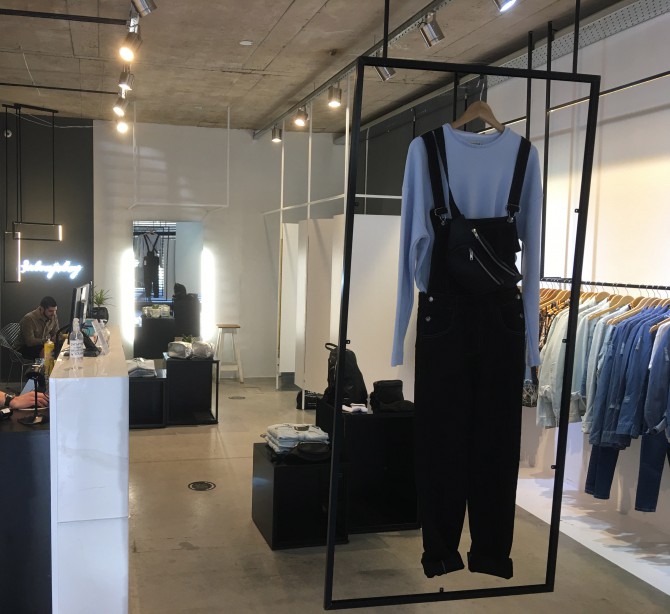 Diseño y equipamiento de locales comerciales en Palermo –Petra Diseño