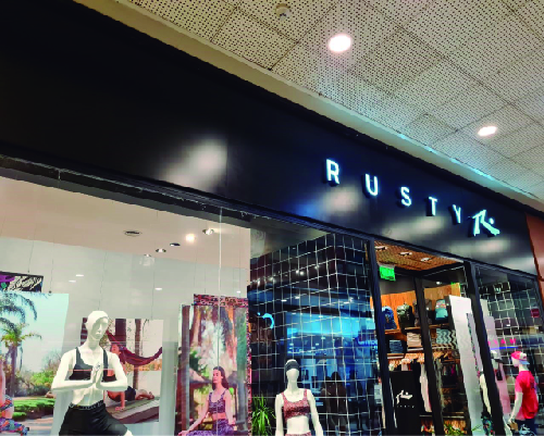 Mobiliario para locales comerciales de moda – Rusty – Abasto Shopping – Amoblamientos Cervetto