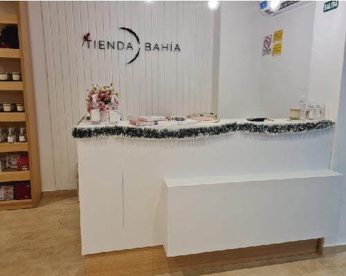 Mobiliario para locales comerciales – Tienda Bahía – Amoblamientos Cervetto