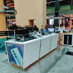 Equipamiento comercial para shopping – Abasto Shopping – Motorola – Amoblamiento Cervetto