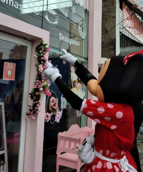 Cafetería y pastelería con personajes de Disney