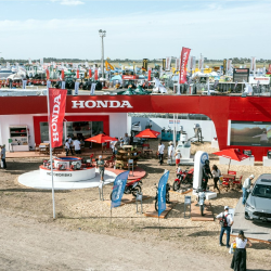 Diseño y construcción de stands para grandes ferias – ExpoAgro 2023 – Honda – RMB