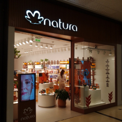 Arquitectura comercial- Natura cosméticos- Shopping Abasto- Mz Latam